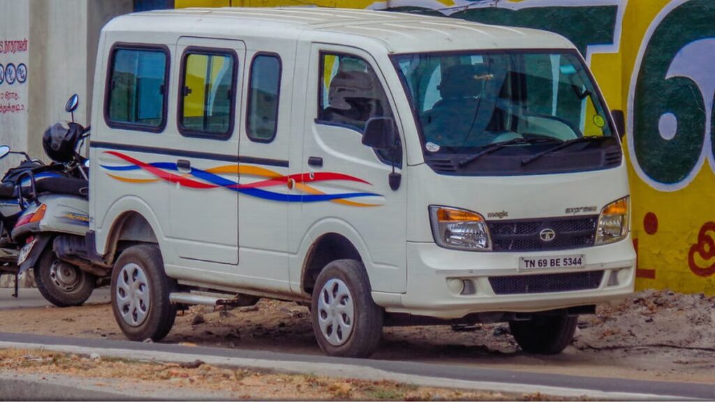 Tata Magic 10 Seater Price
